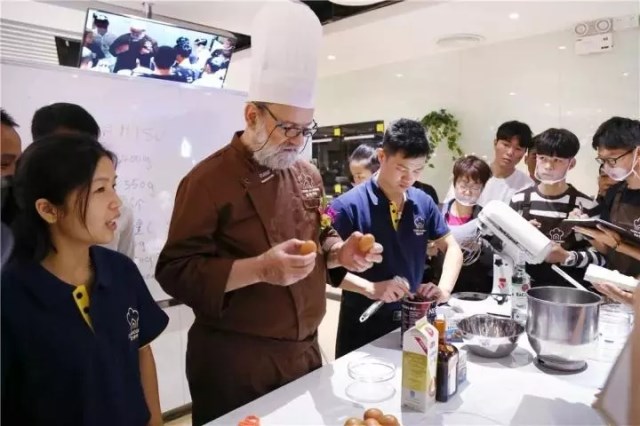 周末约一波?外籍大师空降广州!上演美食诱惑“趴”~ 周末约一波?外籍大师空降广州!上演美食诱惑“趴”~