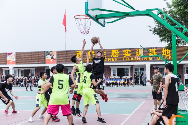 广州新东方冬季校园篮球联赛火热进行中！