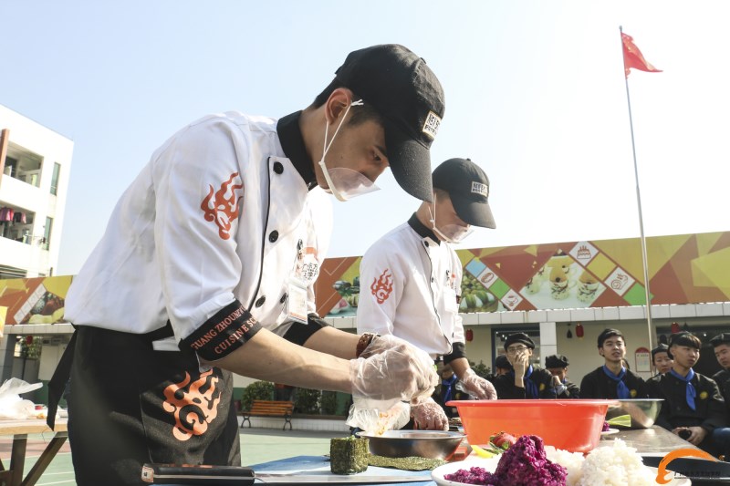 如何成为一名合格受欢迎的厨师 广州新东方有不一样的见解