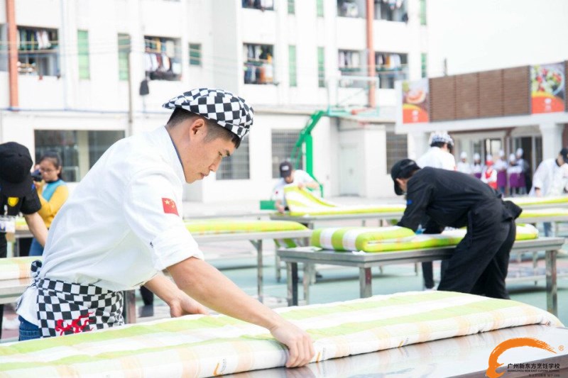 寓教于乐 广州新东方叠军被比赛 展现学子良好精神风貌 寓教于乐 广州新东方叠军被比赛 展现学子良好精神风貌
