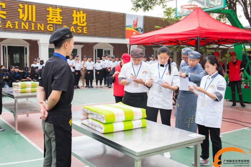 寓教于乐 广州新东方叠军被比赛 展现学子良好精神风貌 寓教于乐 广州新东方叠军被比赛 展现学子良好精神风貌