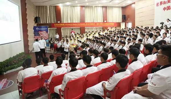 2017“回响中国”教育年度总评榜荣耀盛典盛大开幕 新东方烹饪载誉而归 2017“回响中国”教育年度总评榜荣耀盛典盛大开幕 新东方烹饪载誉而归