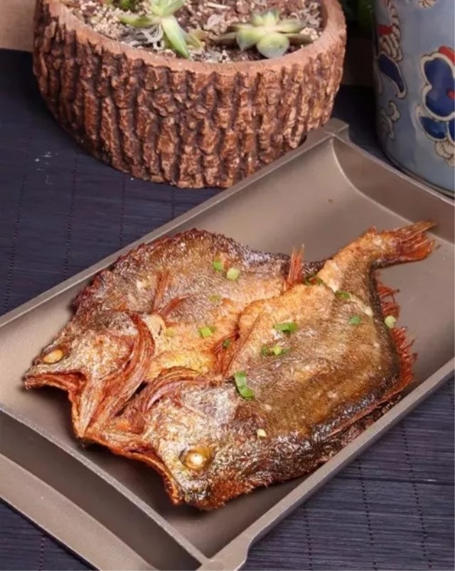 创新糖蒜香酥大黄花鱼 金黄焦脆口感宜人 创新糖蒜香酥大黄花鱼 金黄焦脆口感宜人