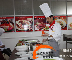 �����������¶���ѧ����֮������ȸӭ��