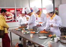 ������Ա����ϰ������