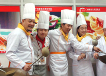 �������������Ա���¶���������